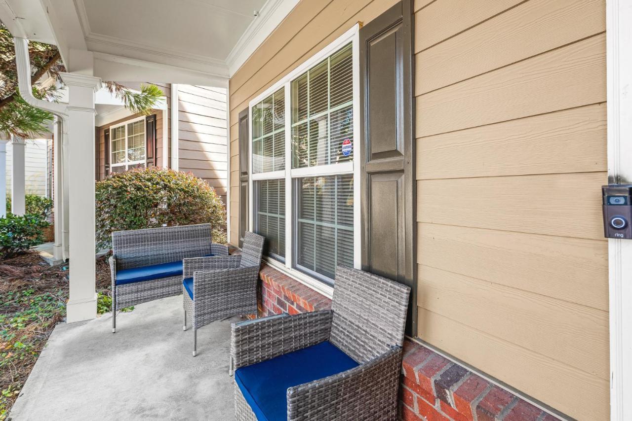 Calming Grey Townhouse With Jacuzzi Bathtub Villa Atlanta Exterior photo